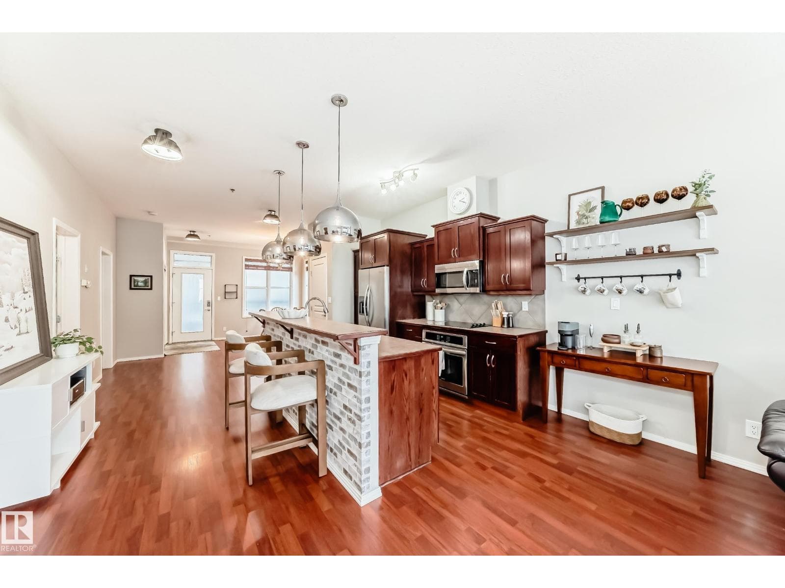 #360 4823 104A ST NW photo 3