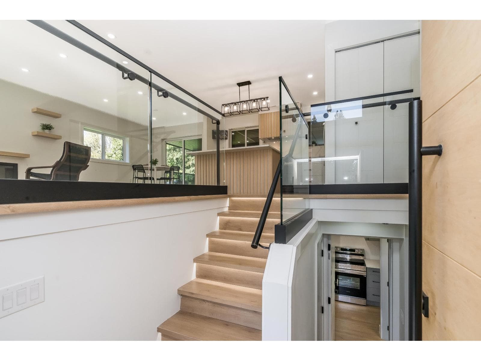 19895 38B AVENUE photo 5