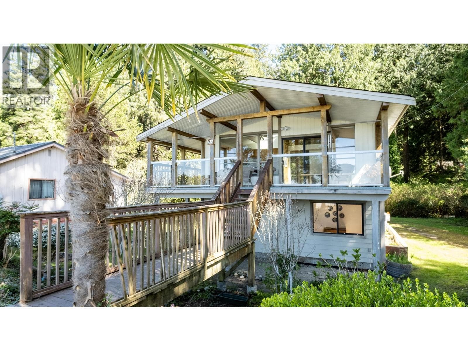 1618 OCEAN BEACH ESPLANADE photo 3