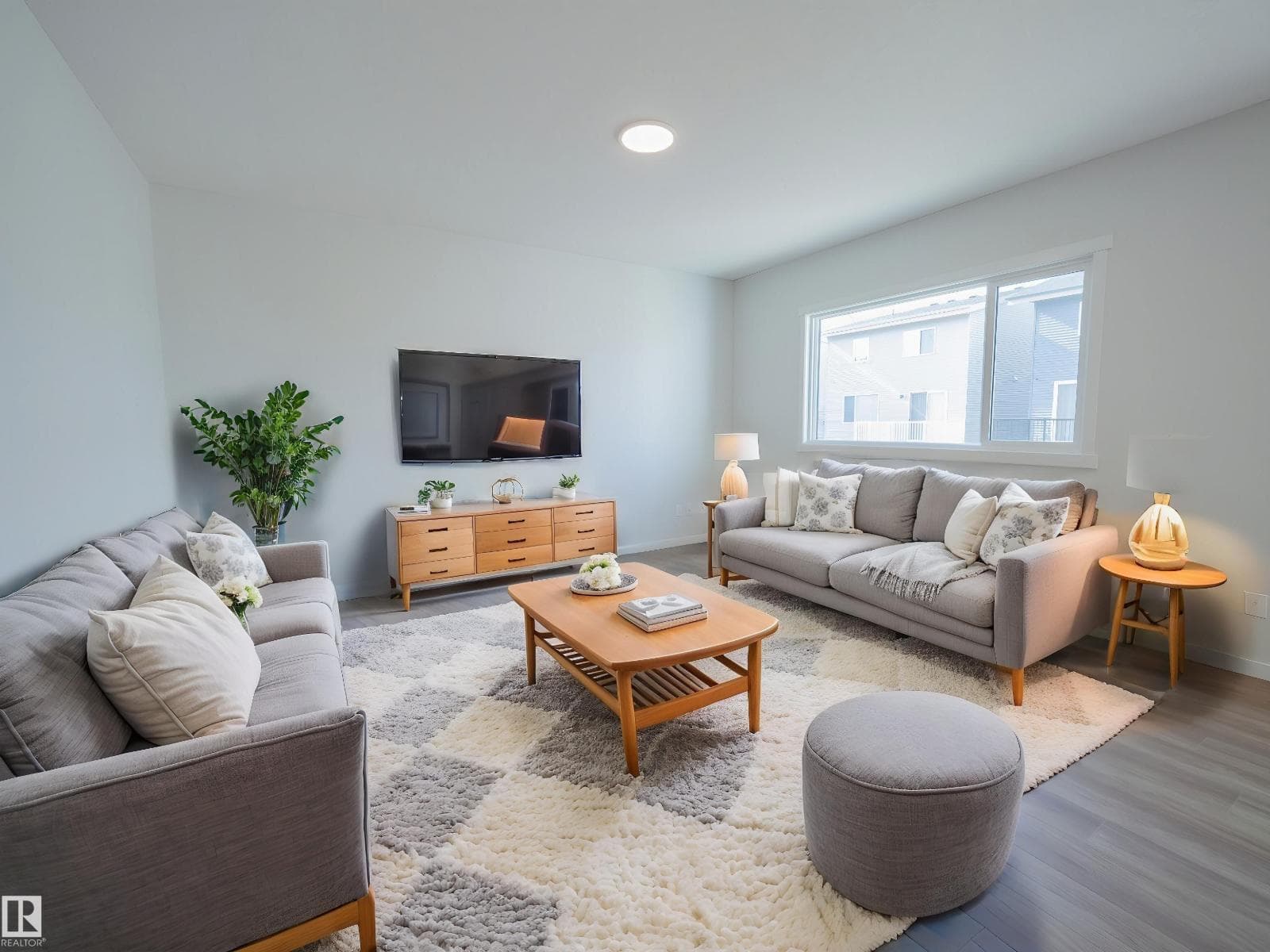 5 bed 3 bath single family at 947 18 AV NW — $725,000
