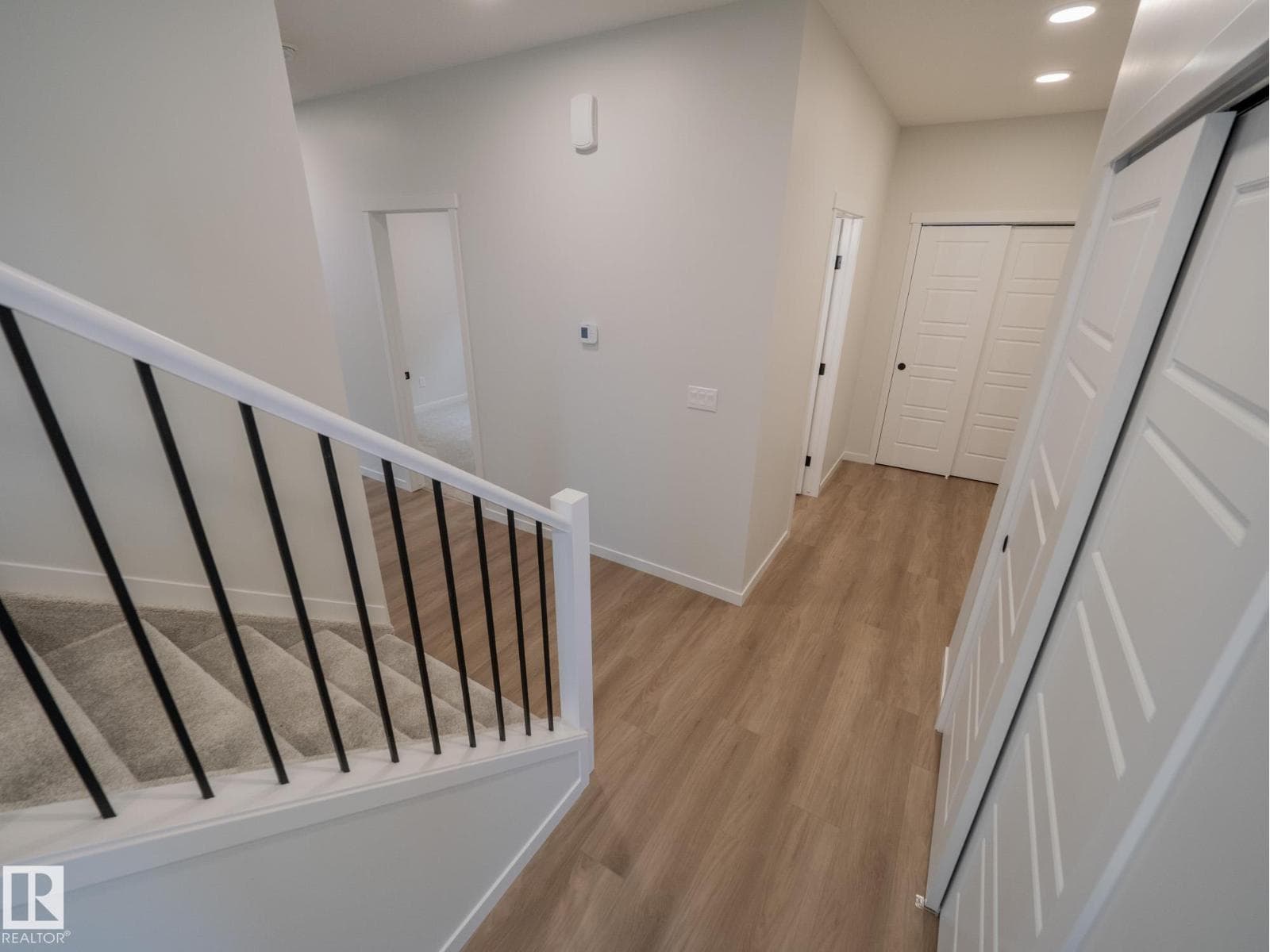 947 18 AV NW photo 2