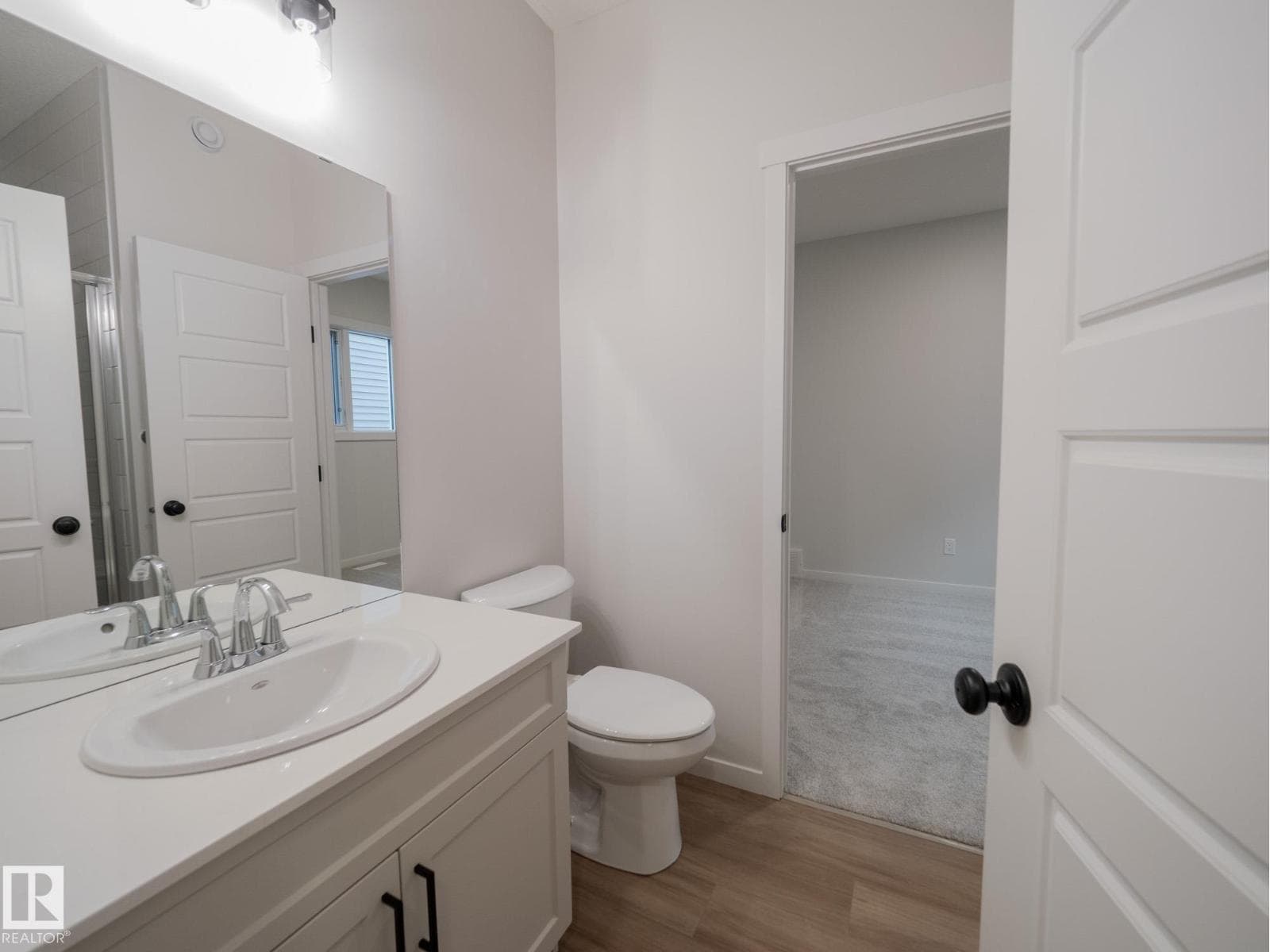 947 18 AV NW photo 4