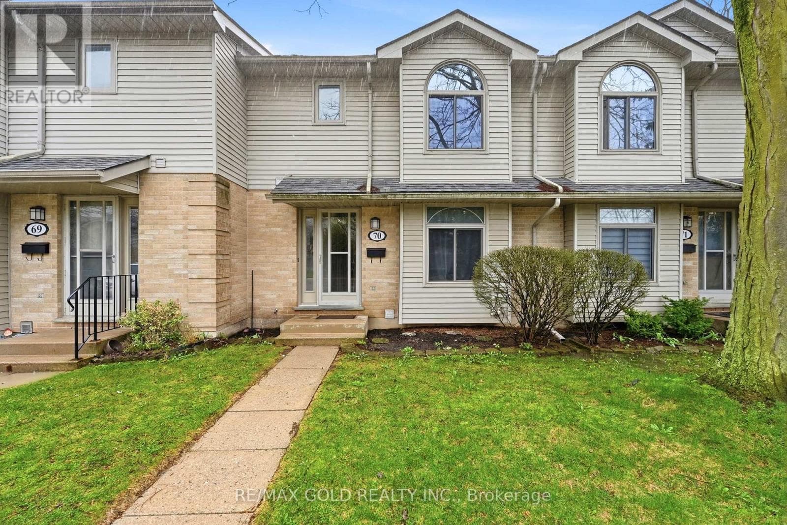 3 bed 2 bath single family at 70 - 141 CONDOR COURT — $409,900
