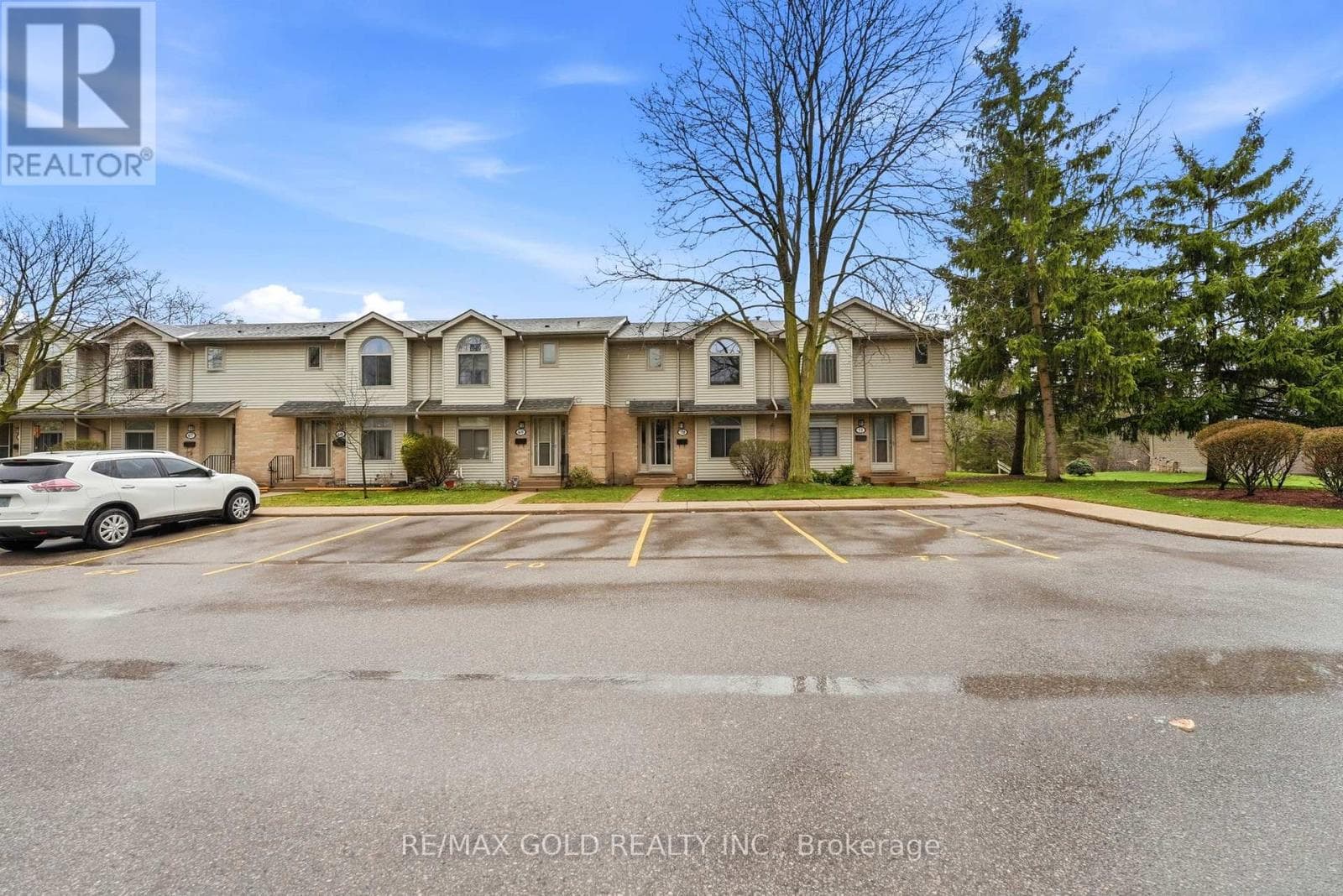 70 - 141 CONDOR COURT photo 2