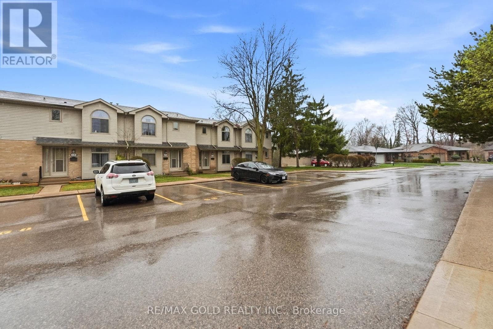 70 - 141 CONDOR COURT photo 3