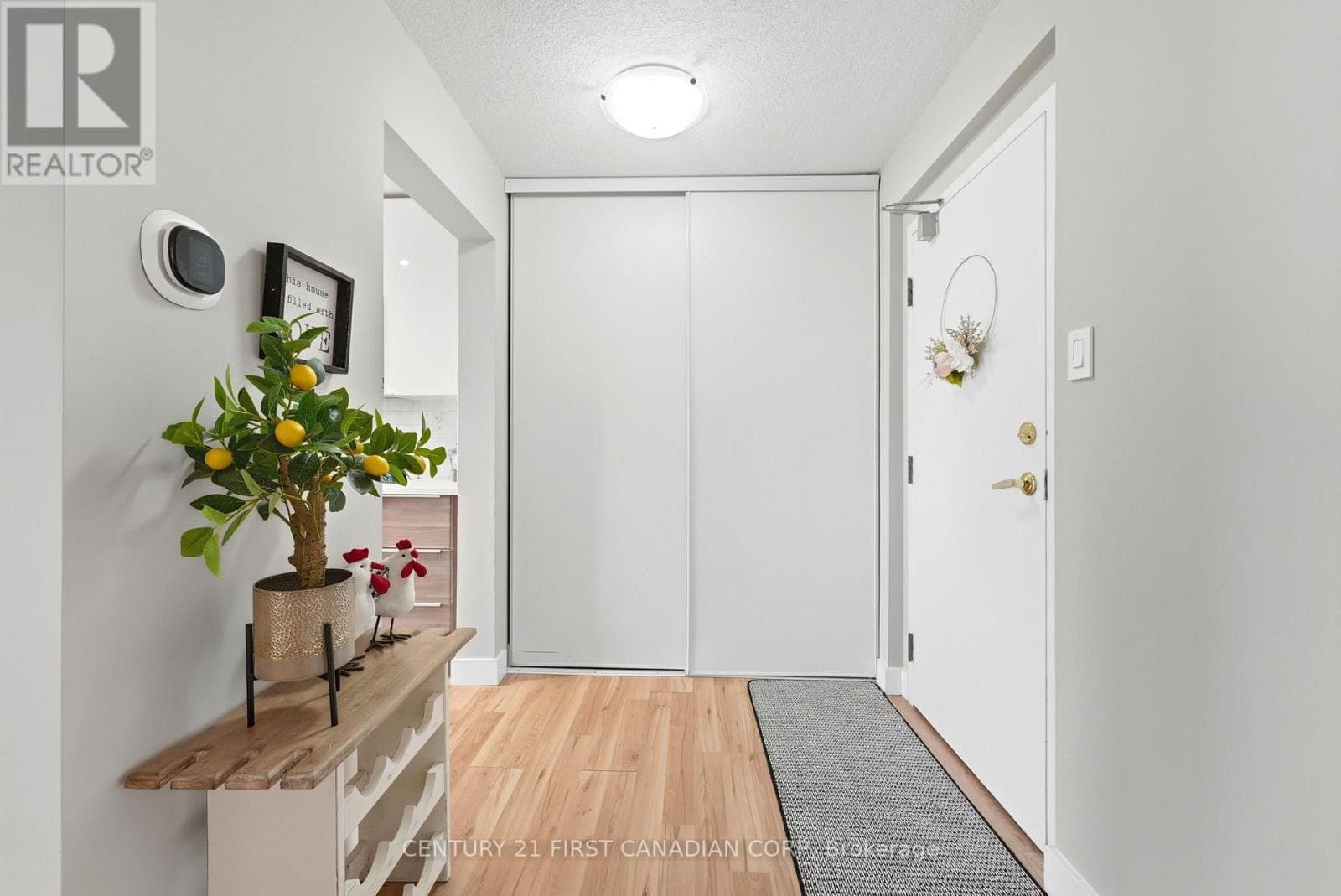 1007 - 570 PROUDFOOT LANE photo 5