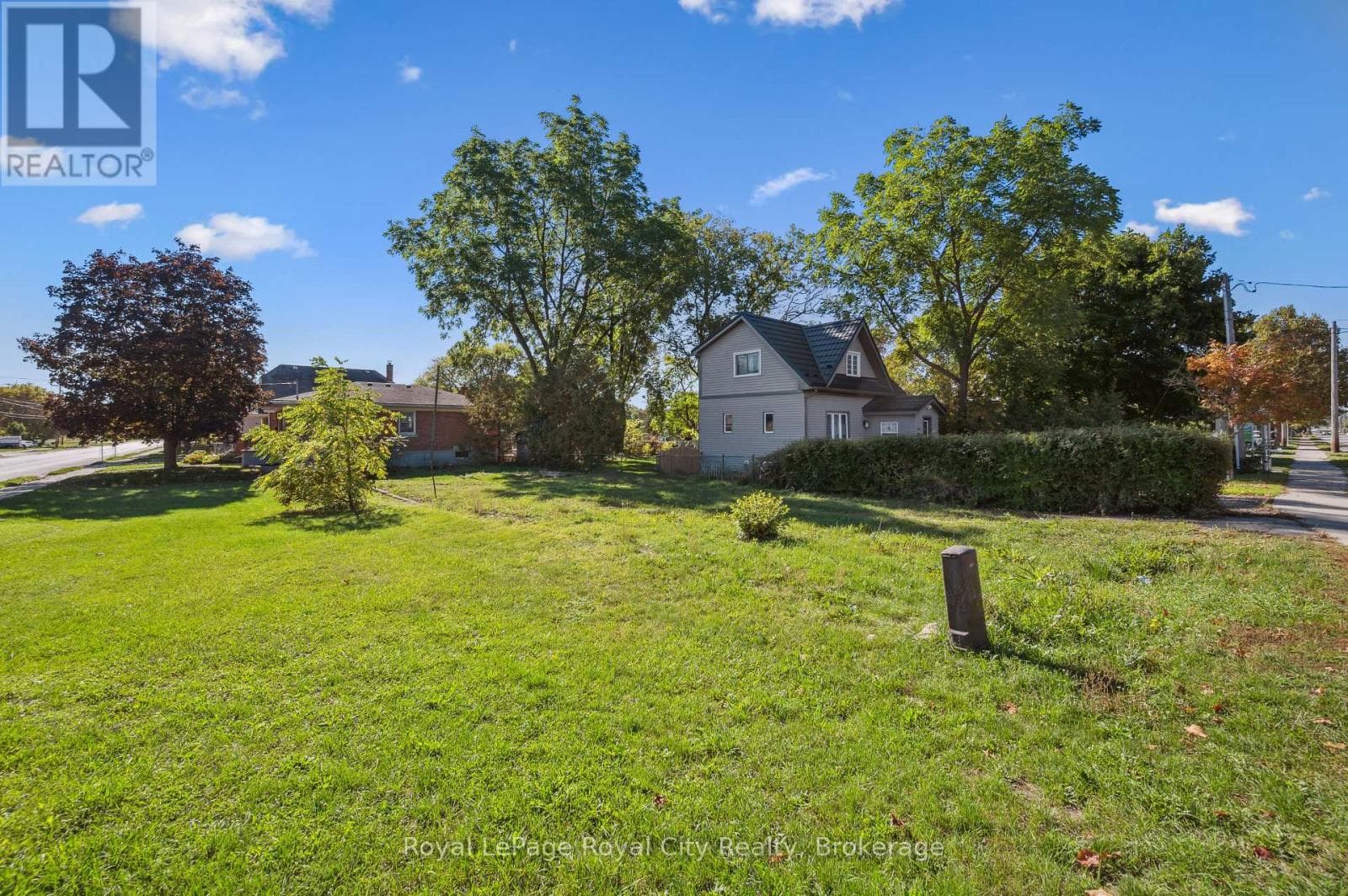 239 ELIZABETH STREET photo 2