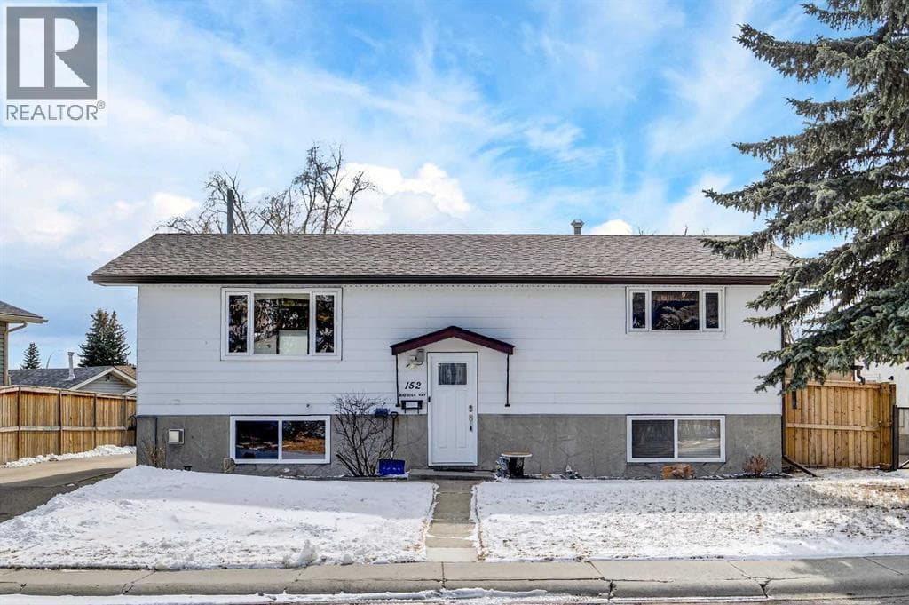 152 Maddock Way NE photo 2