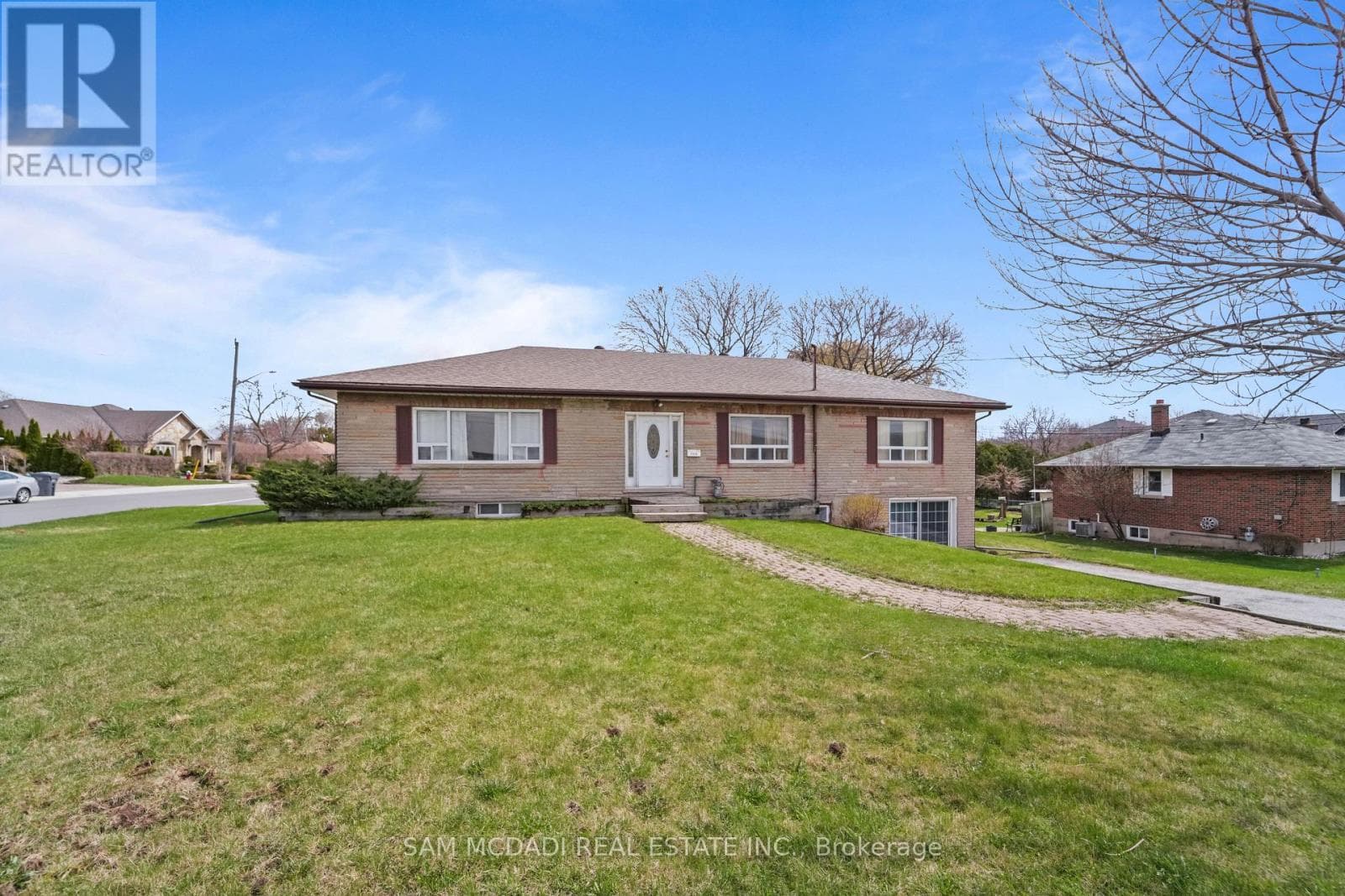 2230 BRITANNIA ROAD W photo 2