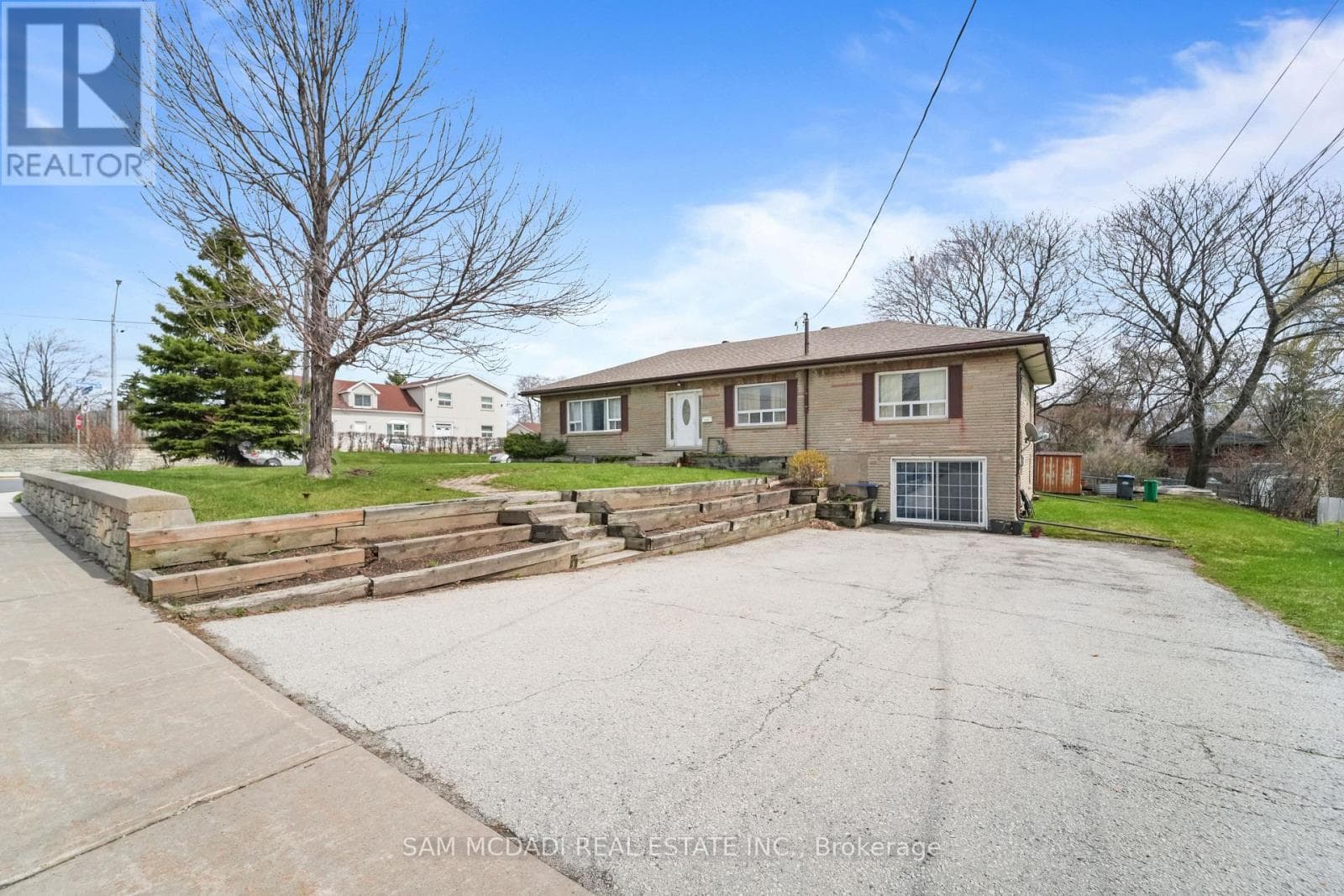 2230 BRITANNIA ROAD W photo 3