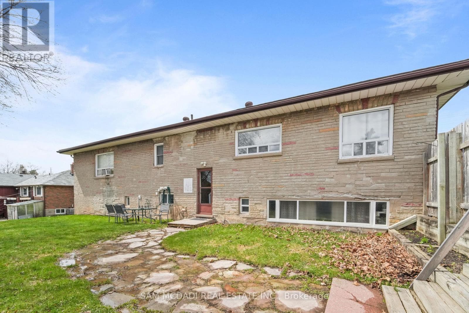 2230 BRITANNIA ROAD W photo 4