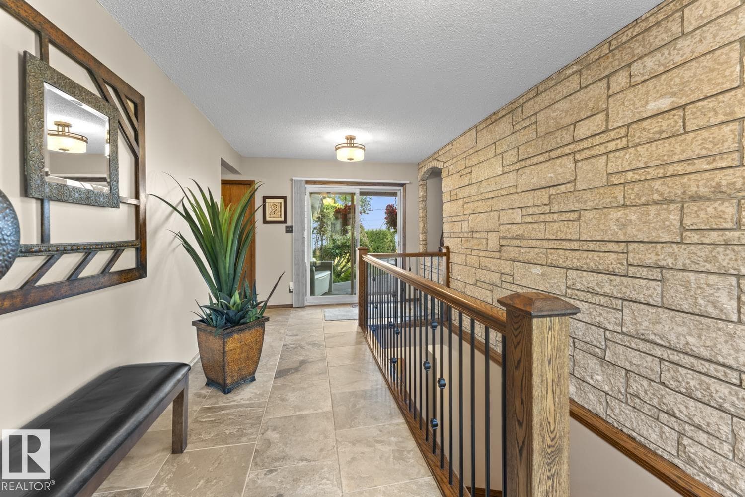 203 PINE AV — photo 3