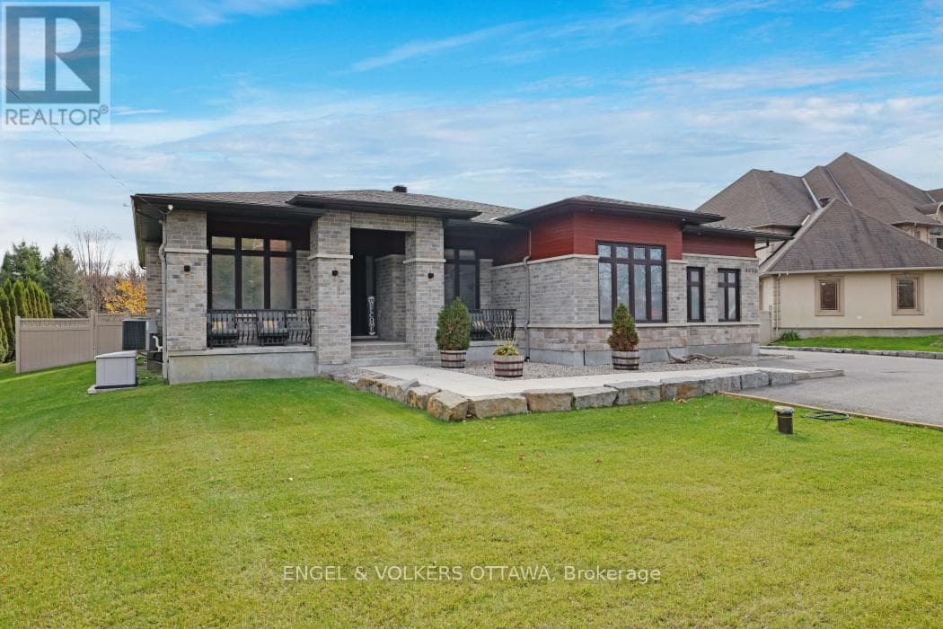 1296 BANKFIELD ROAD photo 2
