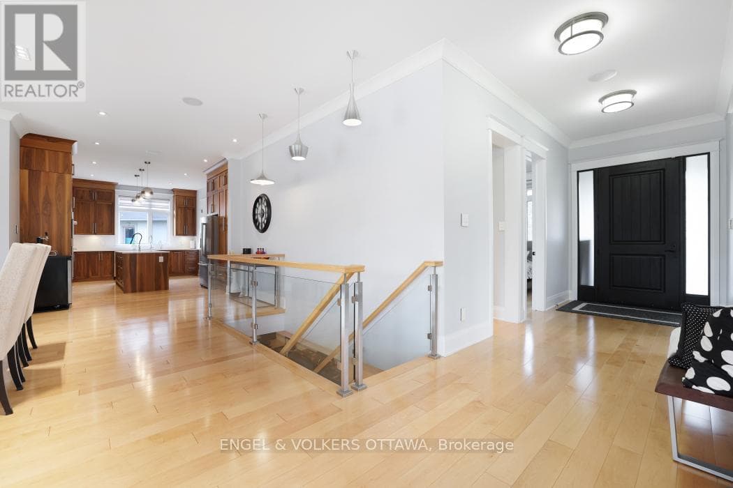 1296 BANKFIELD ROAD photo 5