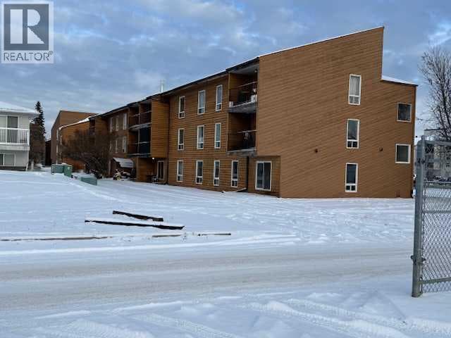 48 SUITES, 4607/4609 51 Avenue photo 4