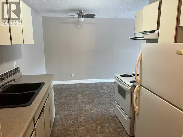 48 SUITES, 4607/4609 51 Avenue photo 5