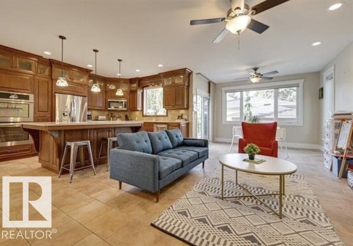 10836 130 Street NW photo 4