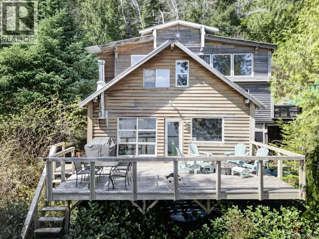 3 bed 3 bath single family at 276 Winter Harbour Rd — $649,000