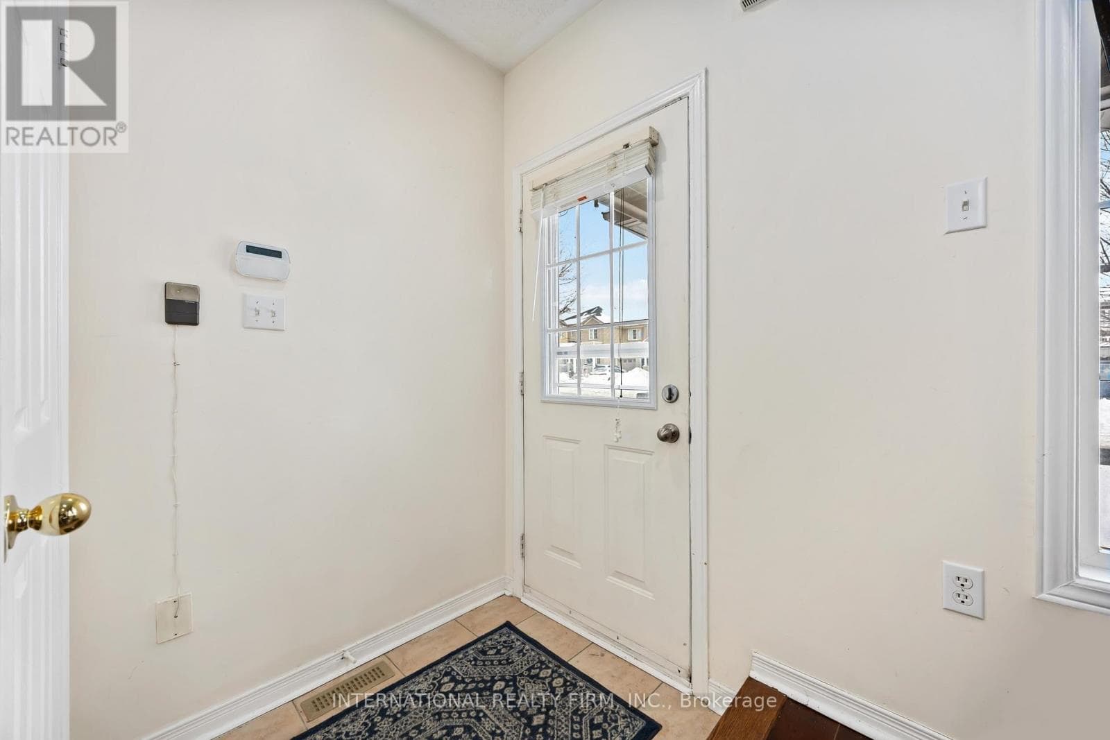 340 FLAGSTONE WAY photo 2