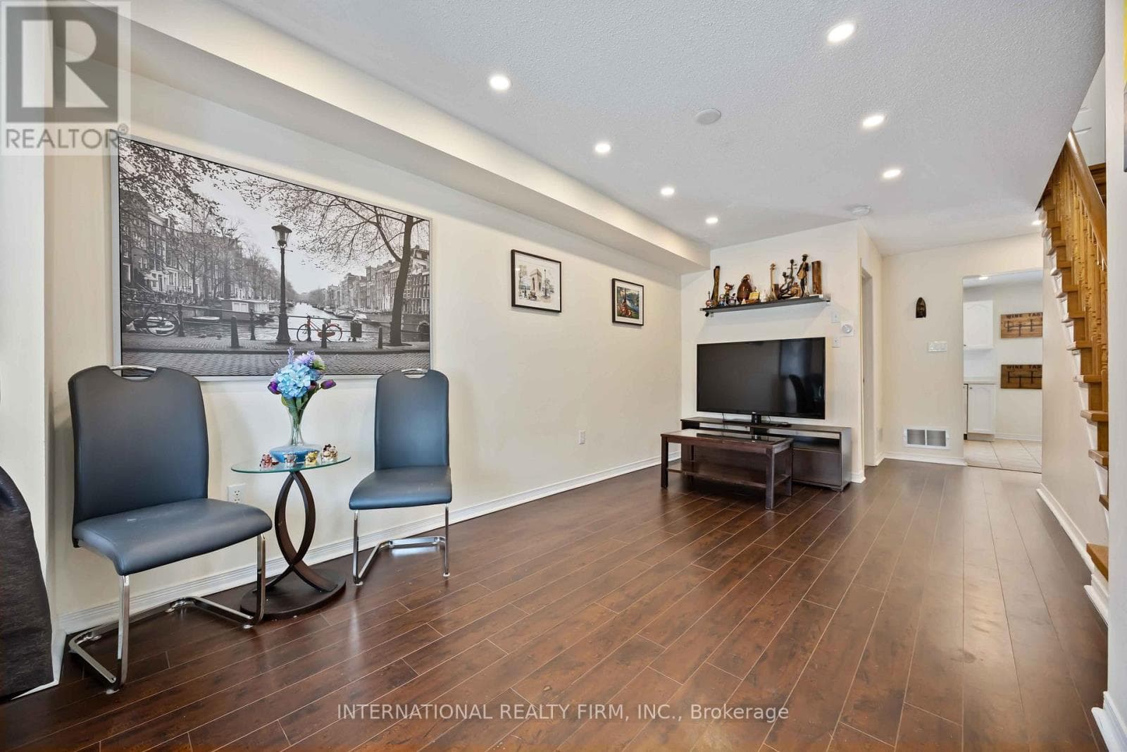 340 FLAGSTONE WAY photo 3