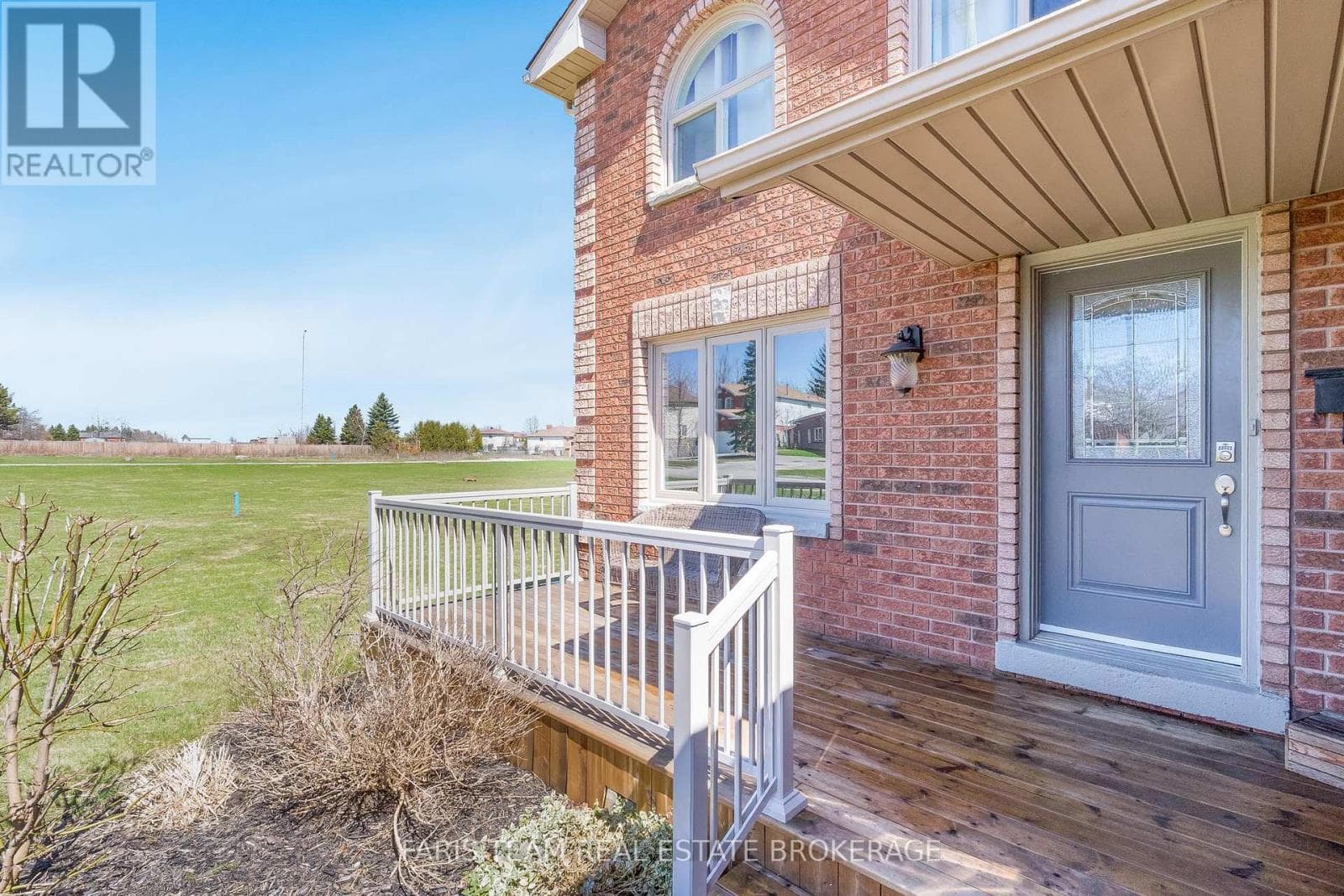409 ANNE STREET N photo 4