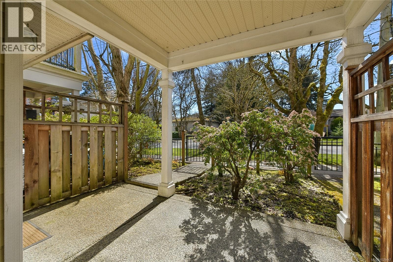 103 820 Brock Ave photo 4