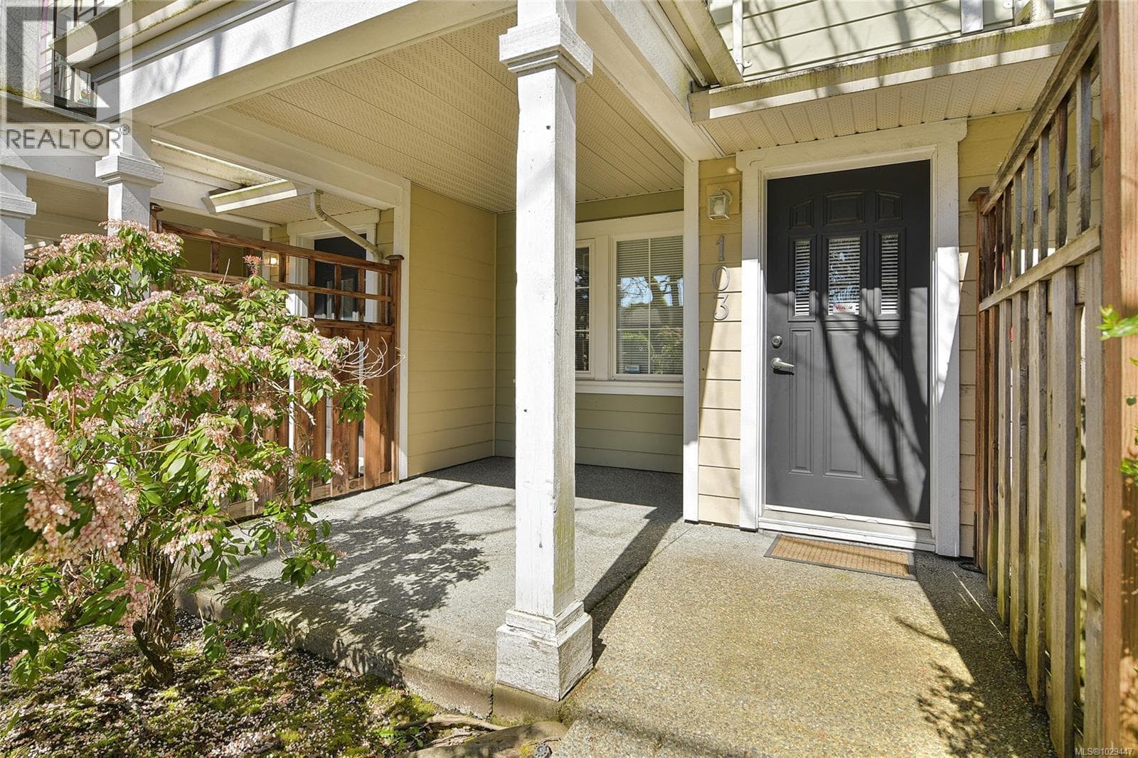 103 820 Brock Ave photo 3