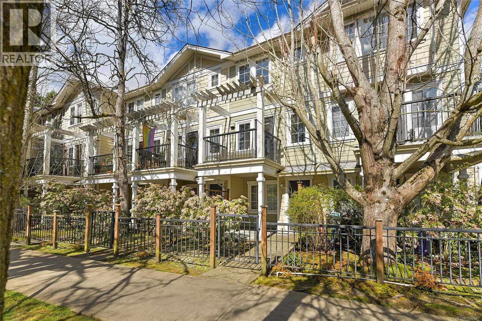 3 bed 2 bath single family at 103 820 Brock Ave — $645,000