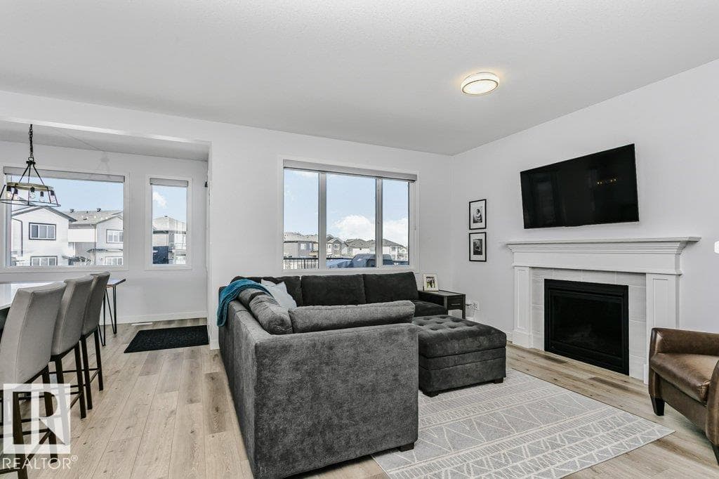 18 ELDERBERRY PT photo 4