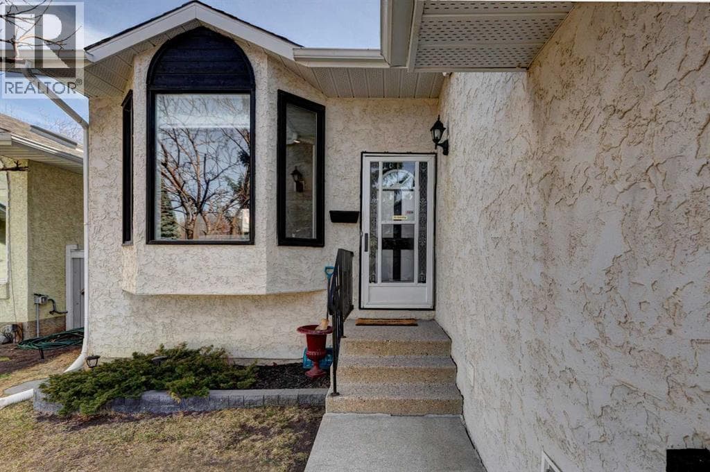 116 Macewan Ridge Close NW photo 3