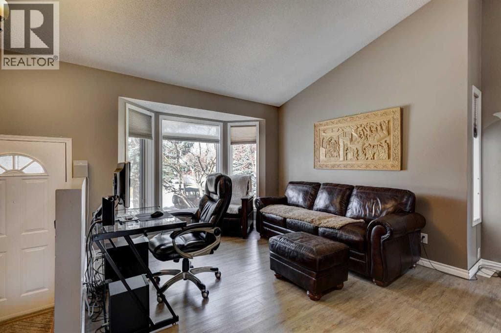 116 Macewan Ridge Close NW photo 5