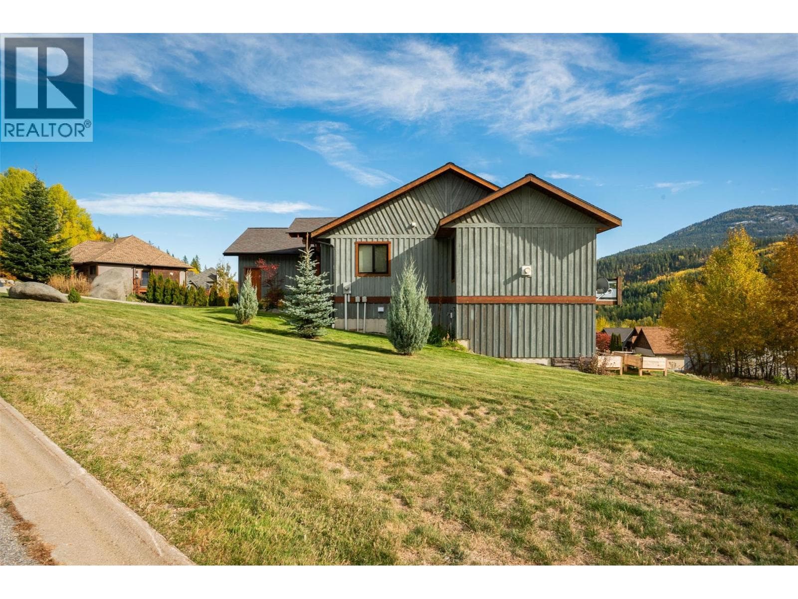 904 Redstone Drive photo 2