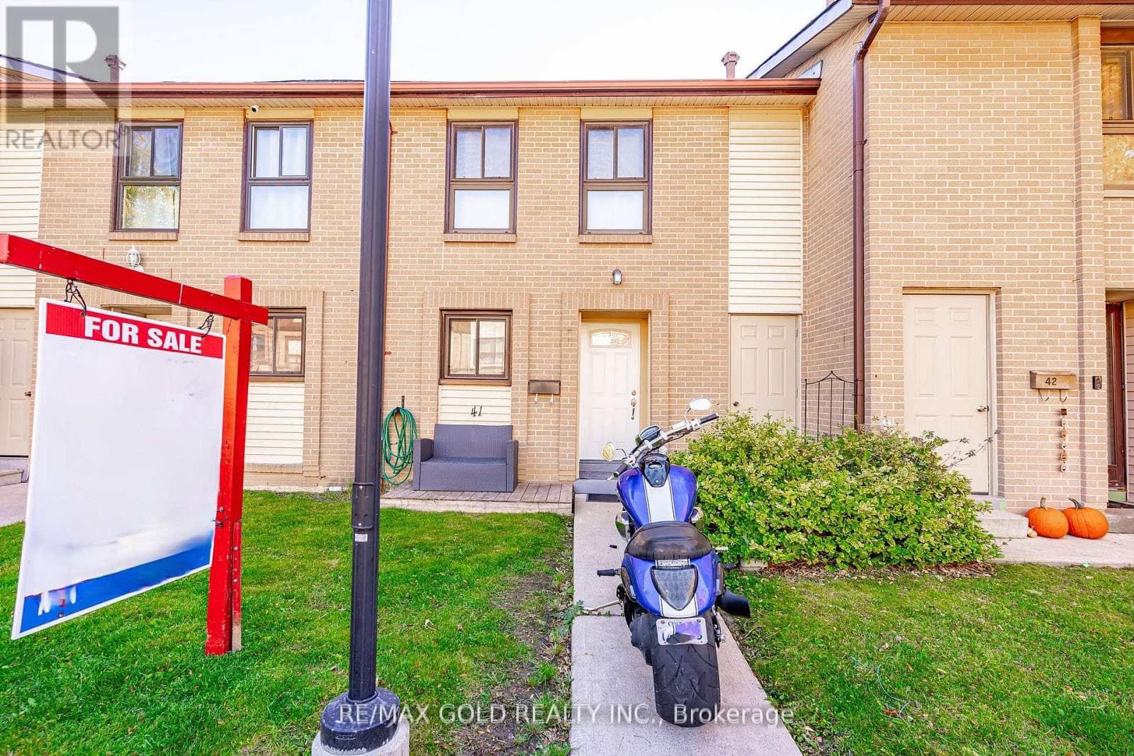 41 - 46 DEARBOURNE BOULEVARD photo 2