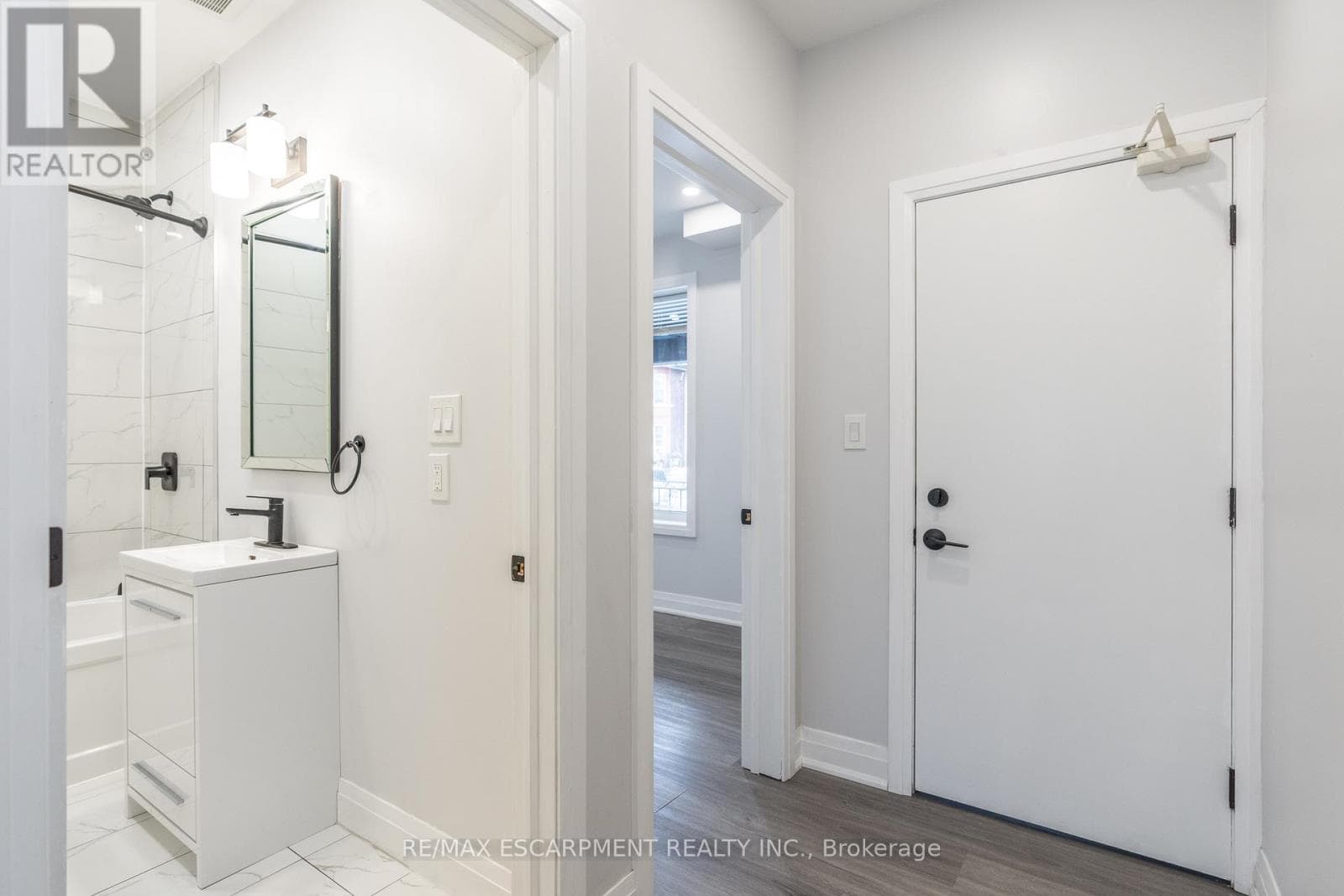 536 CANNON STREET E photo 3