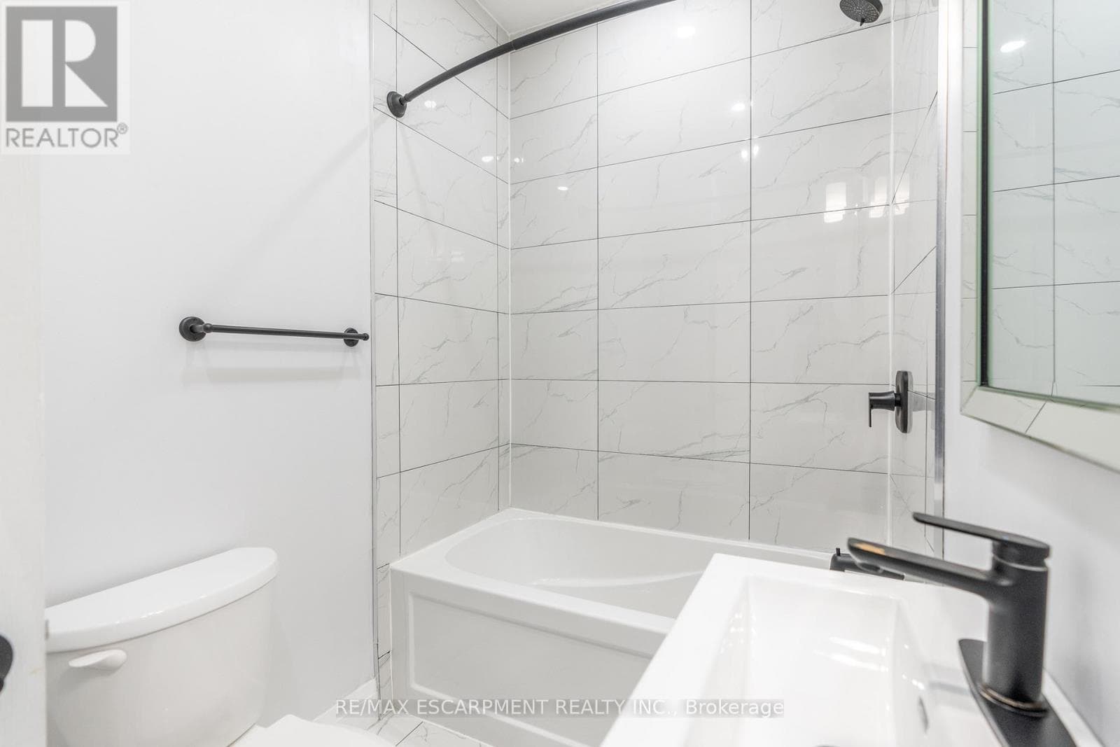 536 CANNON STREET E photo 4