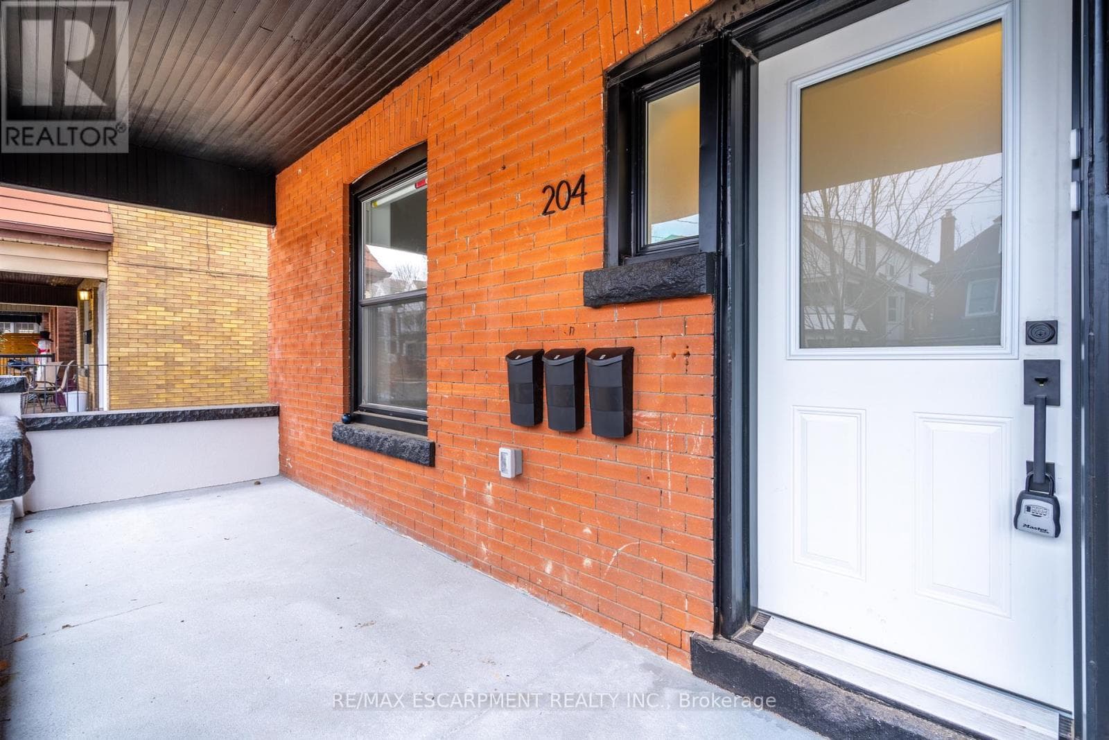 204 BALSAM AVENUE photo 5