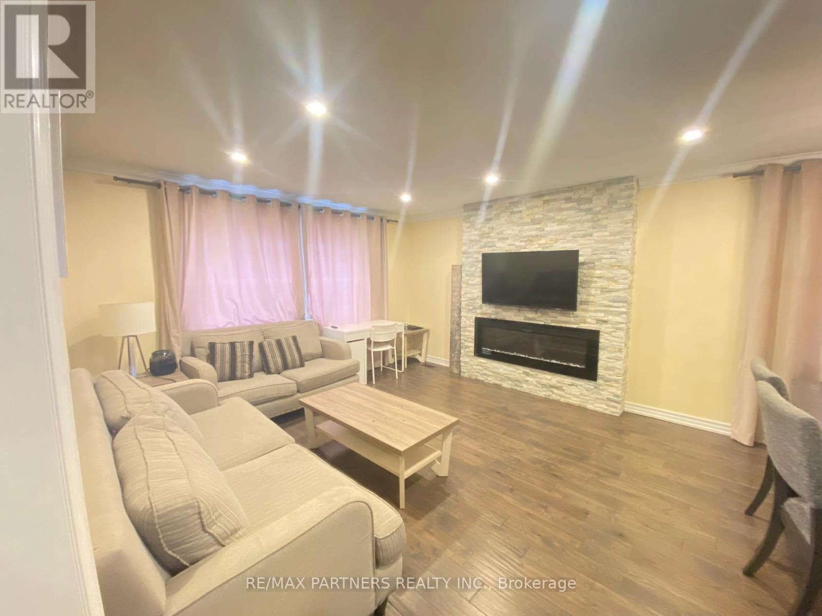 87 BISHOP AVENUE photo 2