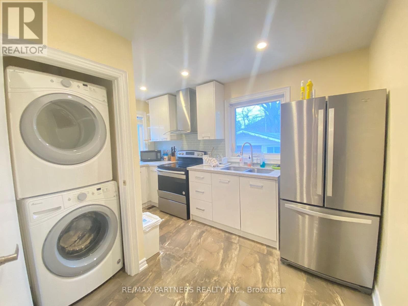 87 BISHOP AVENUE photo 3