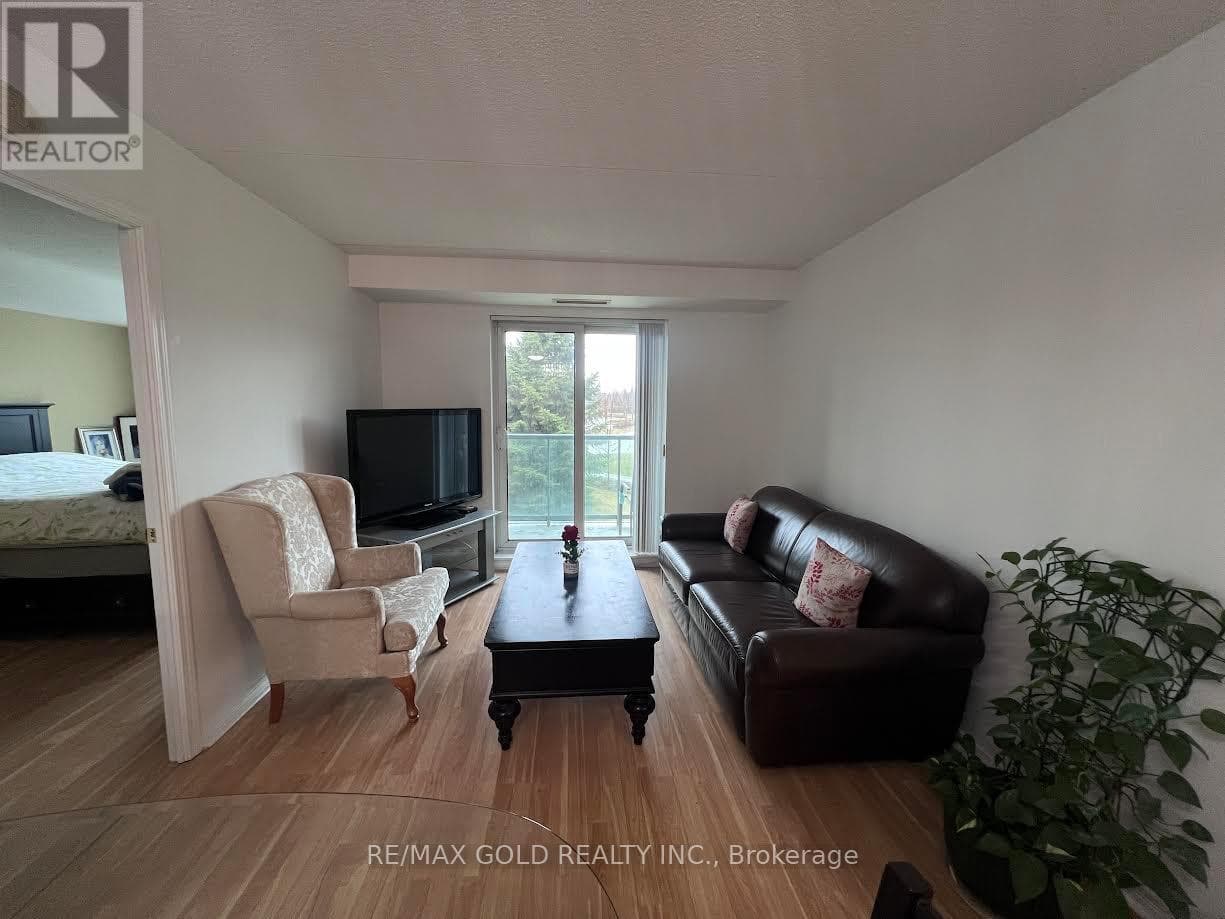 213 - 25 VIA ROSEDALE WAY photo 3