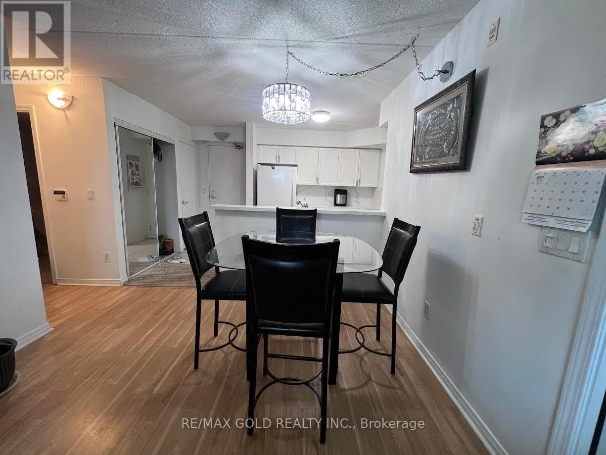 213 - 25 VIA ROSEDALE WAY photo 4