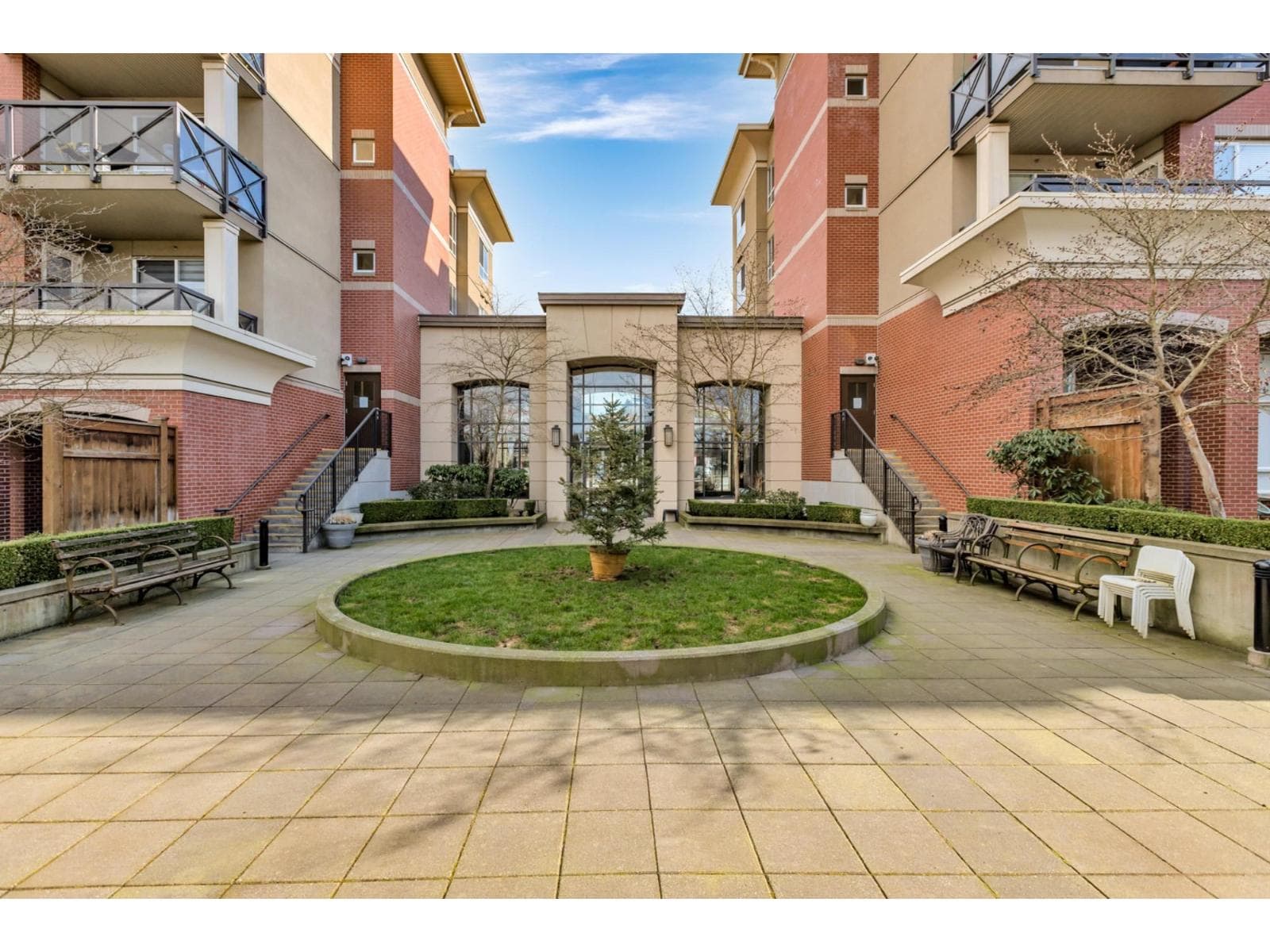 1 bed 1 bath single family at 404 2970 KING GEORGE BOULEVARD — $475,000
