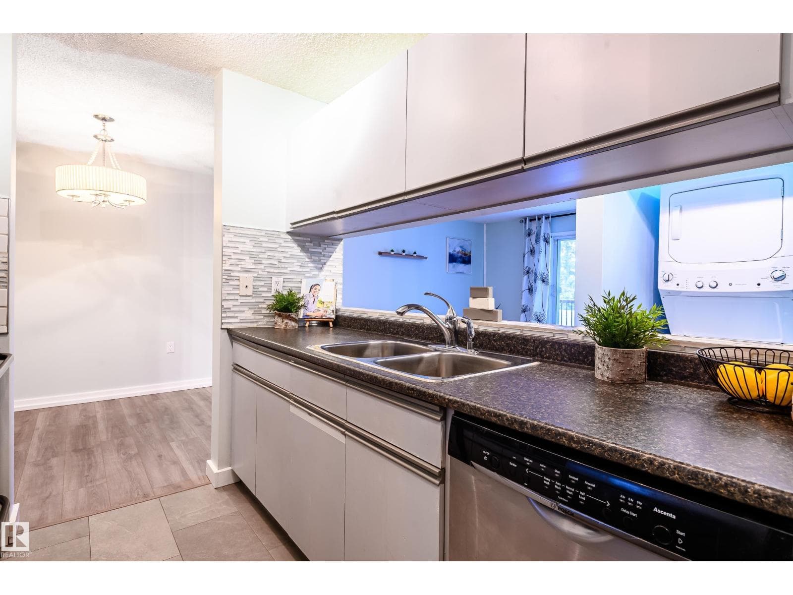 #237 10636 120 ST NW photo 3