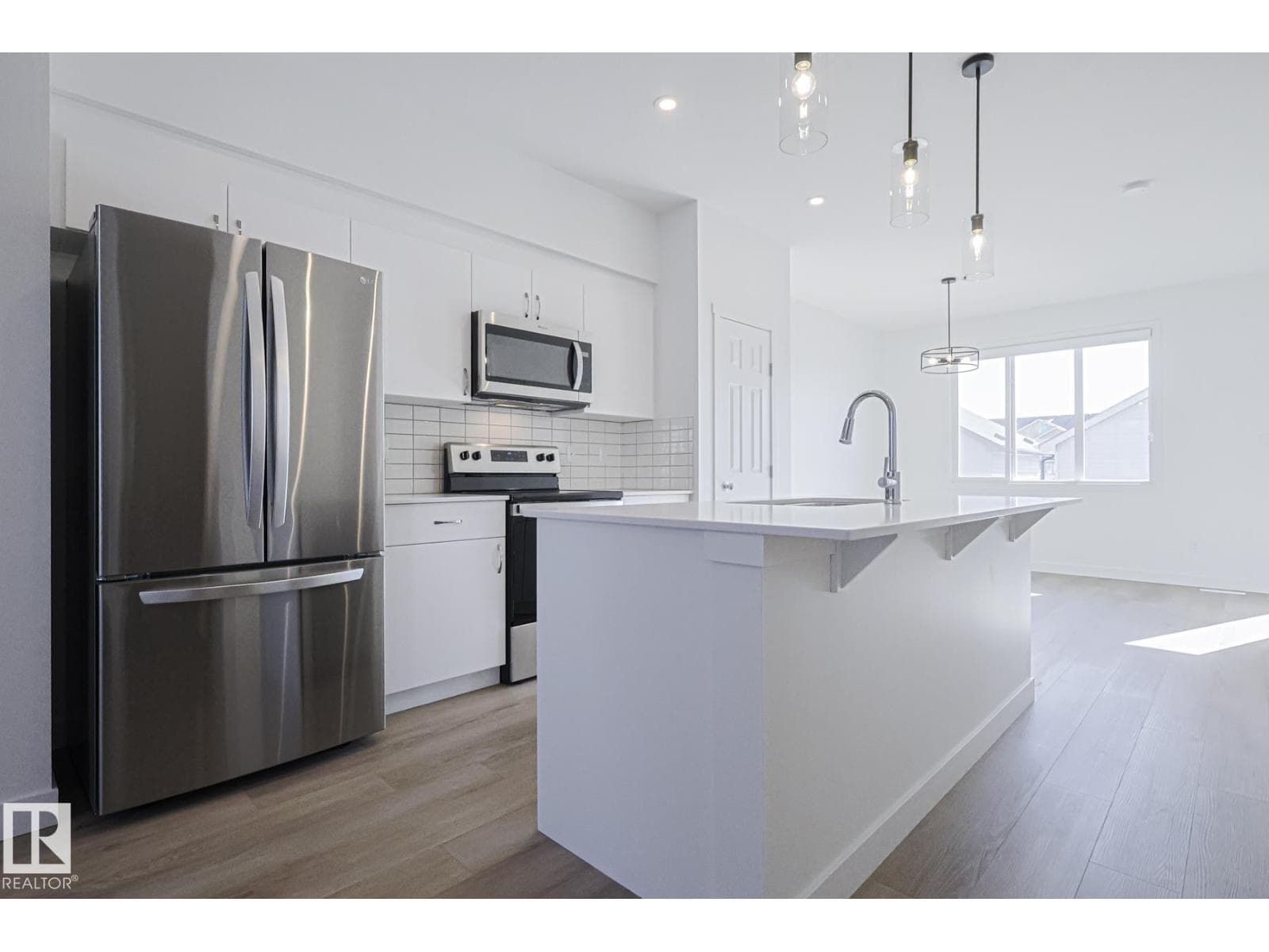 6343 KING WD SW photo 2