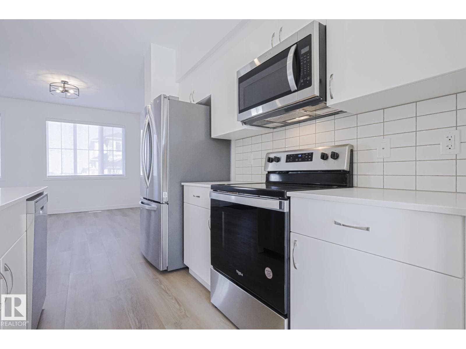 6343 KING WD SW photo 3