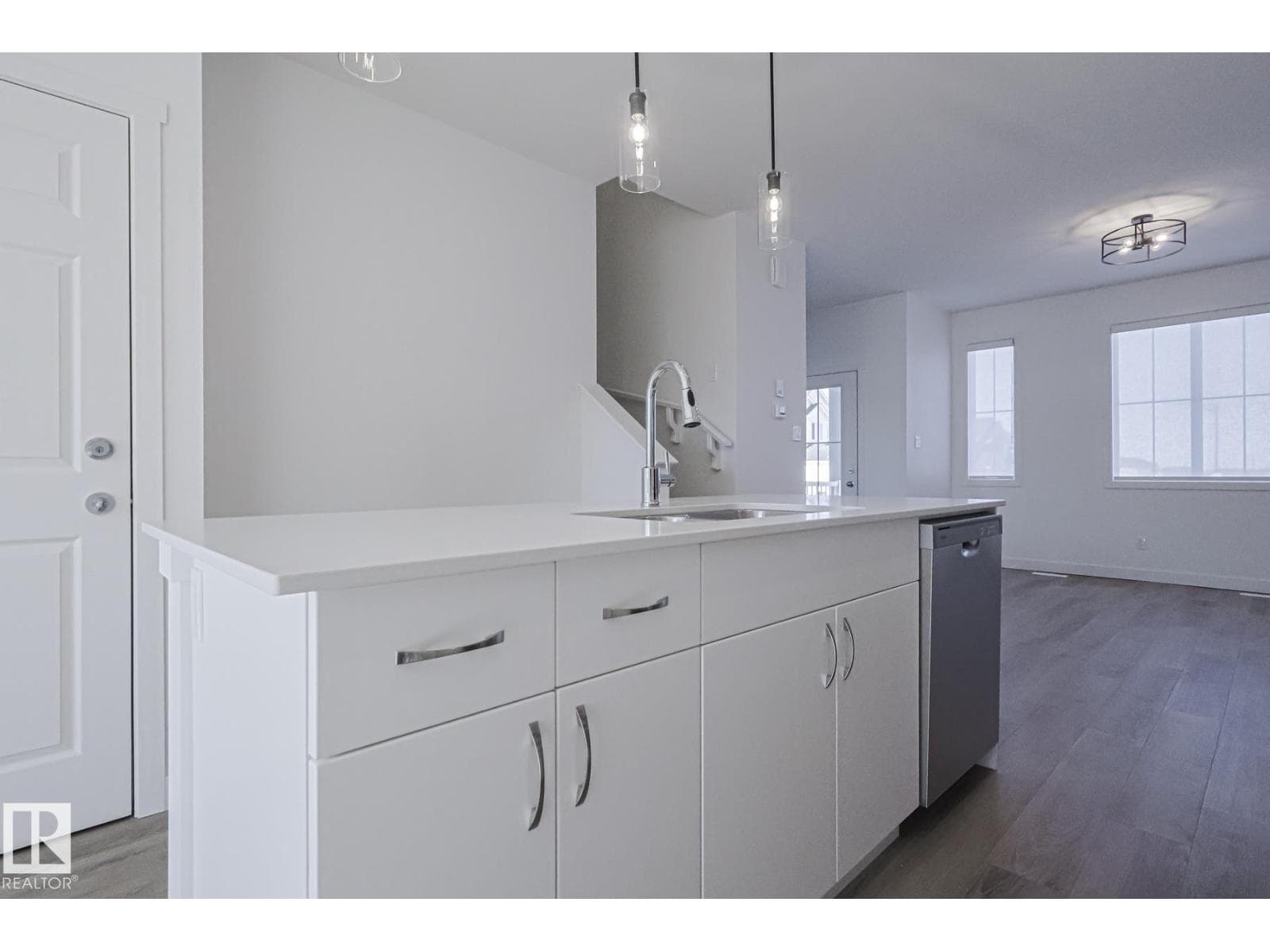 6343 KING WD SW photo 5