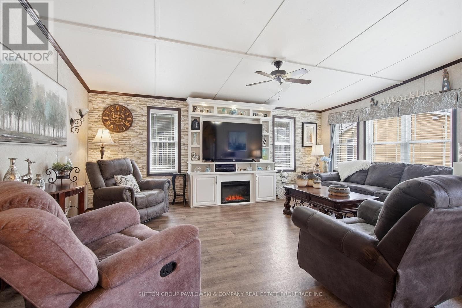 142 - 22790 AMIENS ROAD photo 5