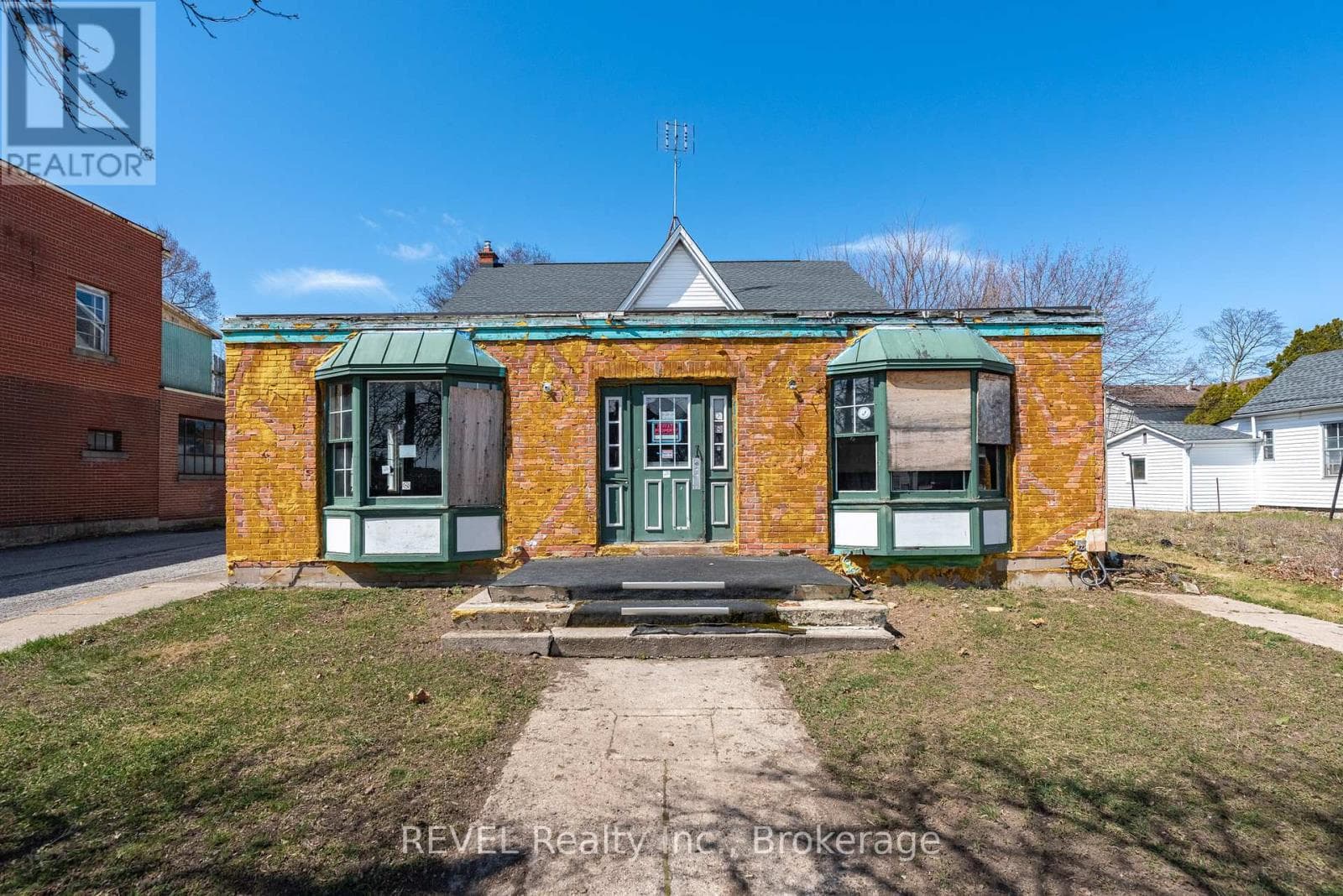131 NIAGARA STREET photo 2