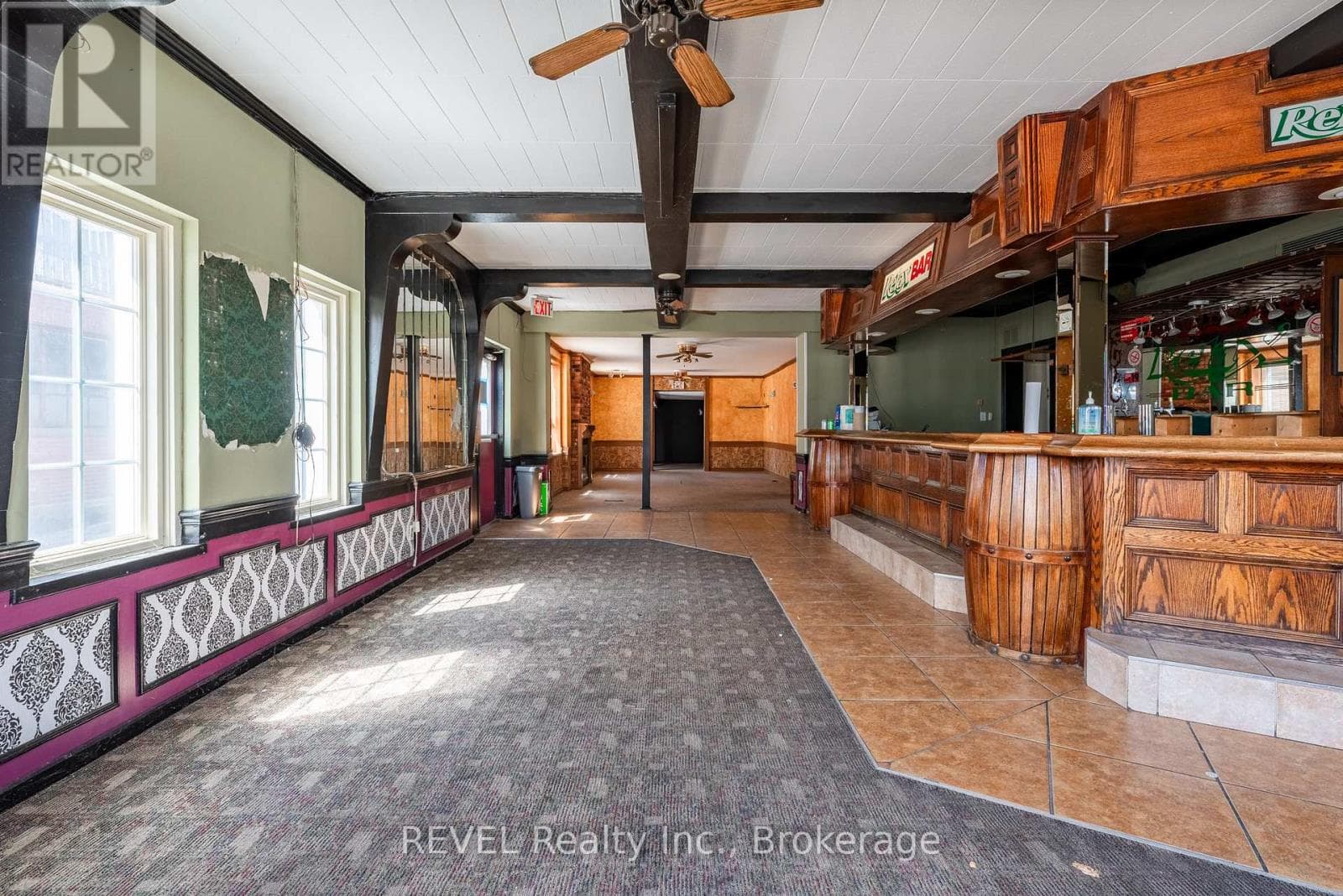 131 NIAGARA STREET photo 4