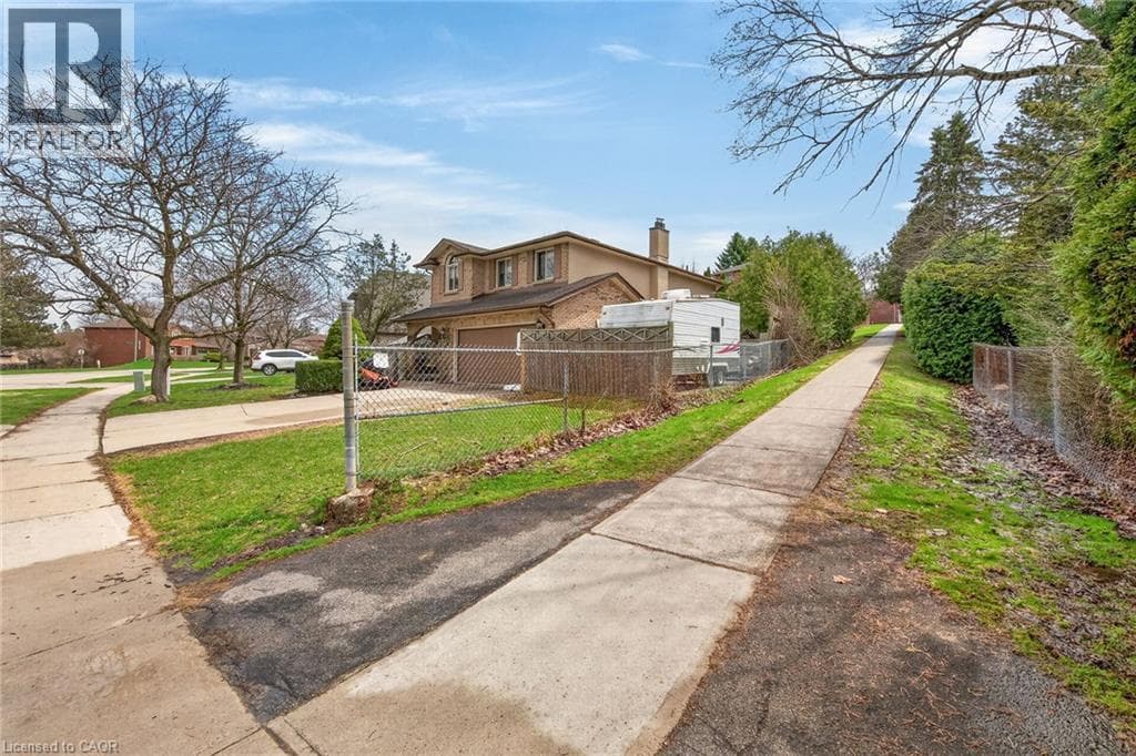 249 LLOYMINN Avenue photo 3