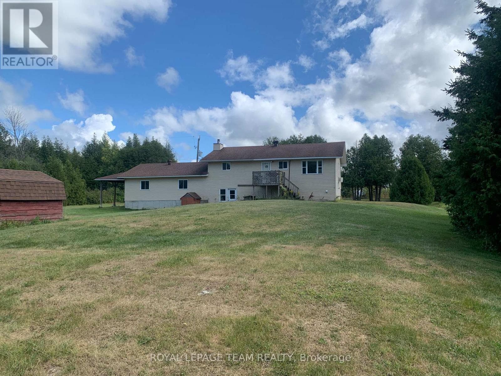 227 IRELAND ROAD photo 3